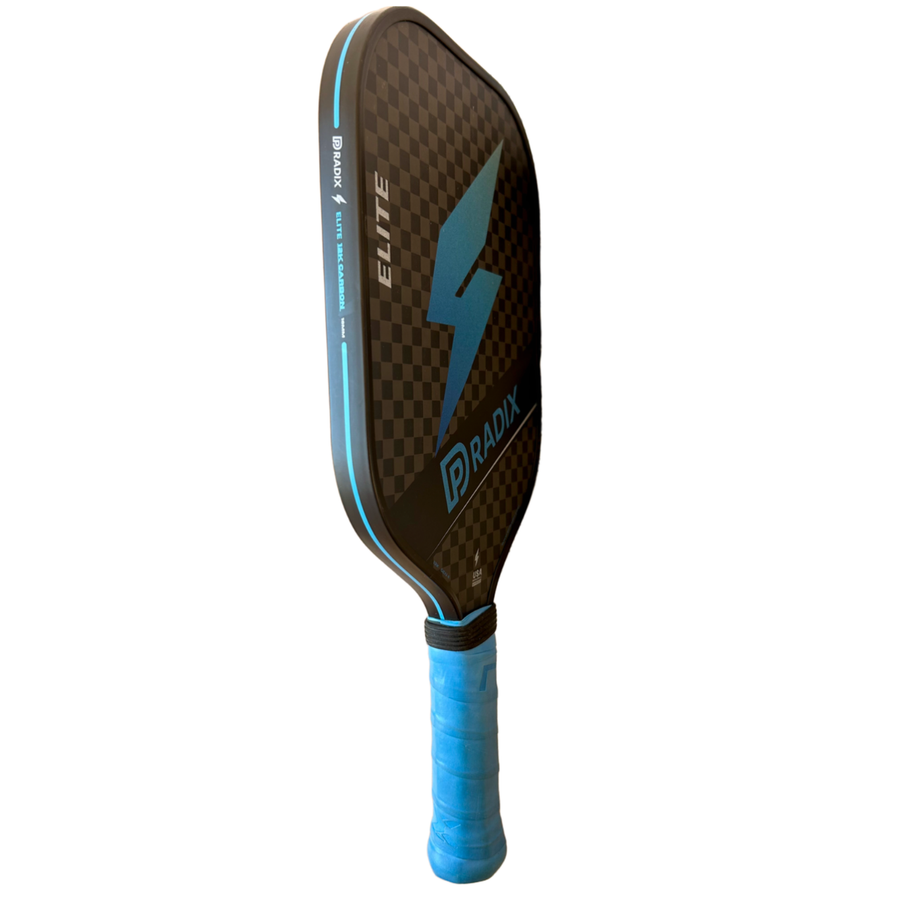 DPRADIX Elite 12K azul, vista oblicua de la cara y el canto