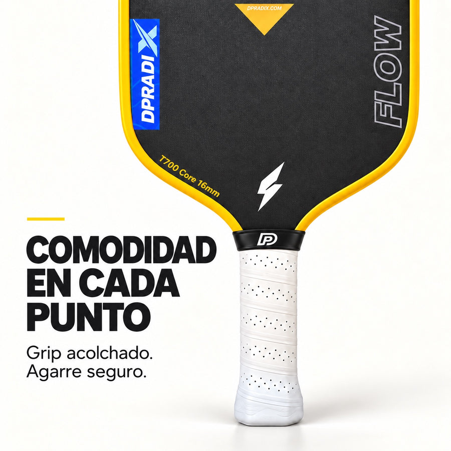 Detalle del grip blanco acolchado de la pala de pickleball DPRADIX FLOW T700.