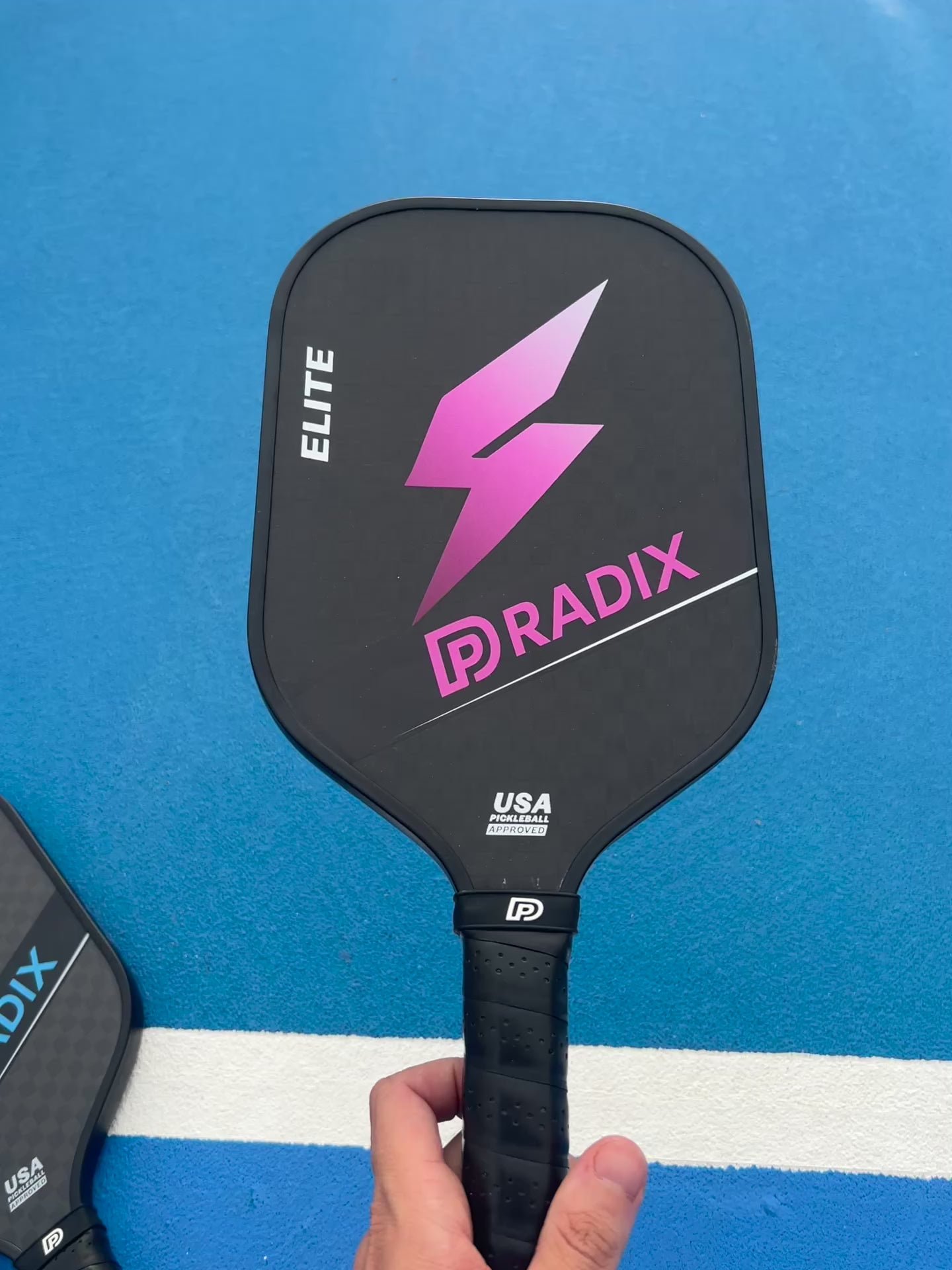Pala pickleball DPRADIX ELITE CARBONO 12K jugadores, avanzados e intermedios, calidad premium a precio asequible nucleo sofisticado para rendimiento máximo en pista